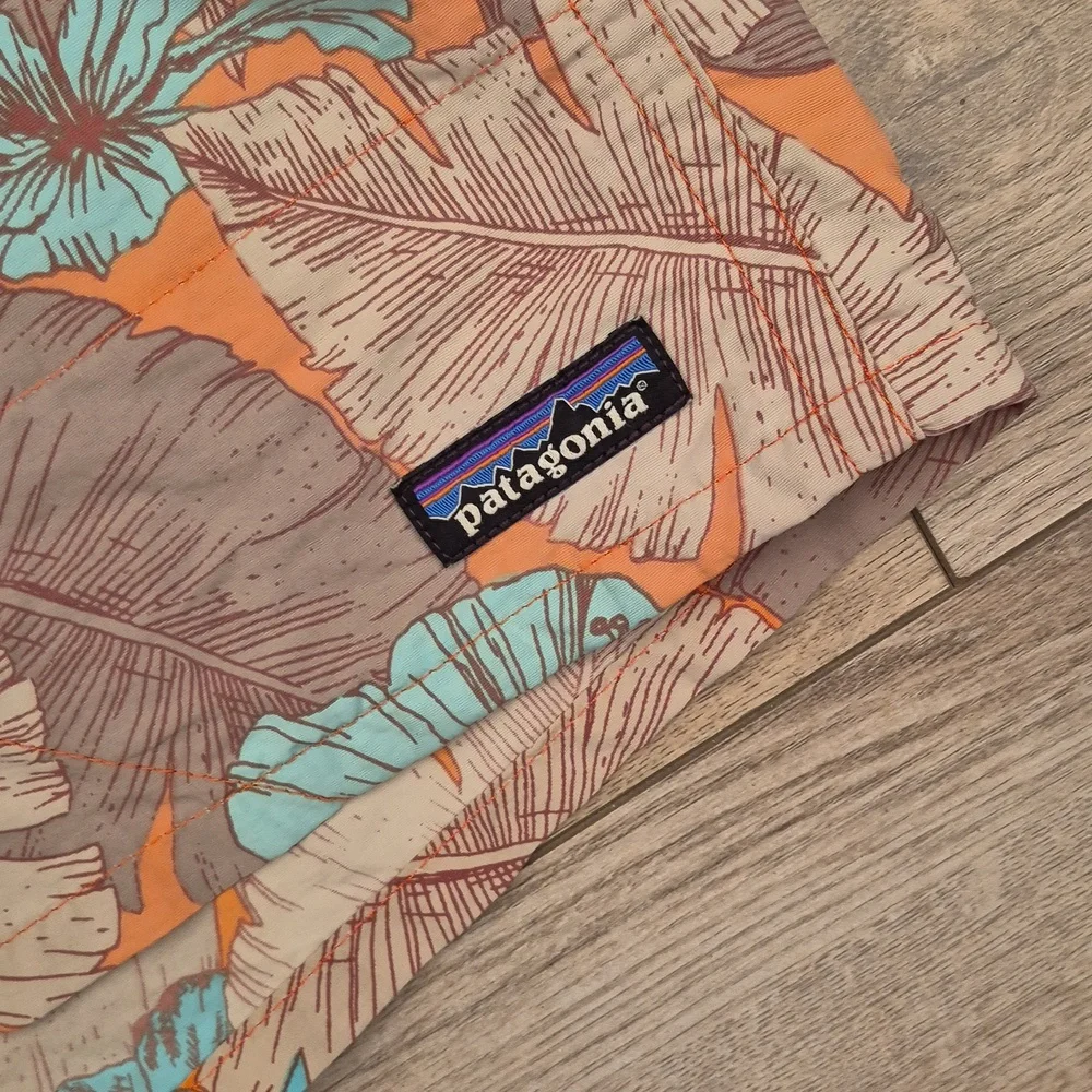 PATAGONIA Peach Pink Grey Floral Mens Large Swim Trunks Baggies Shorts RARE‎